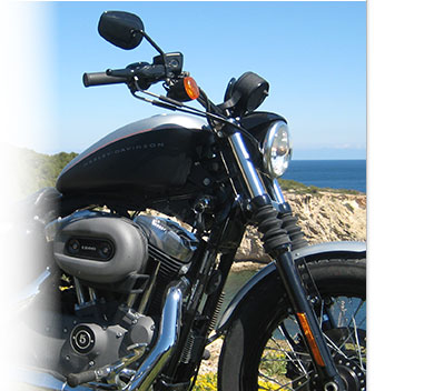 Harley Davidson Fat Boy Motorrad im Hafen von Ibiza